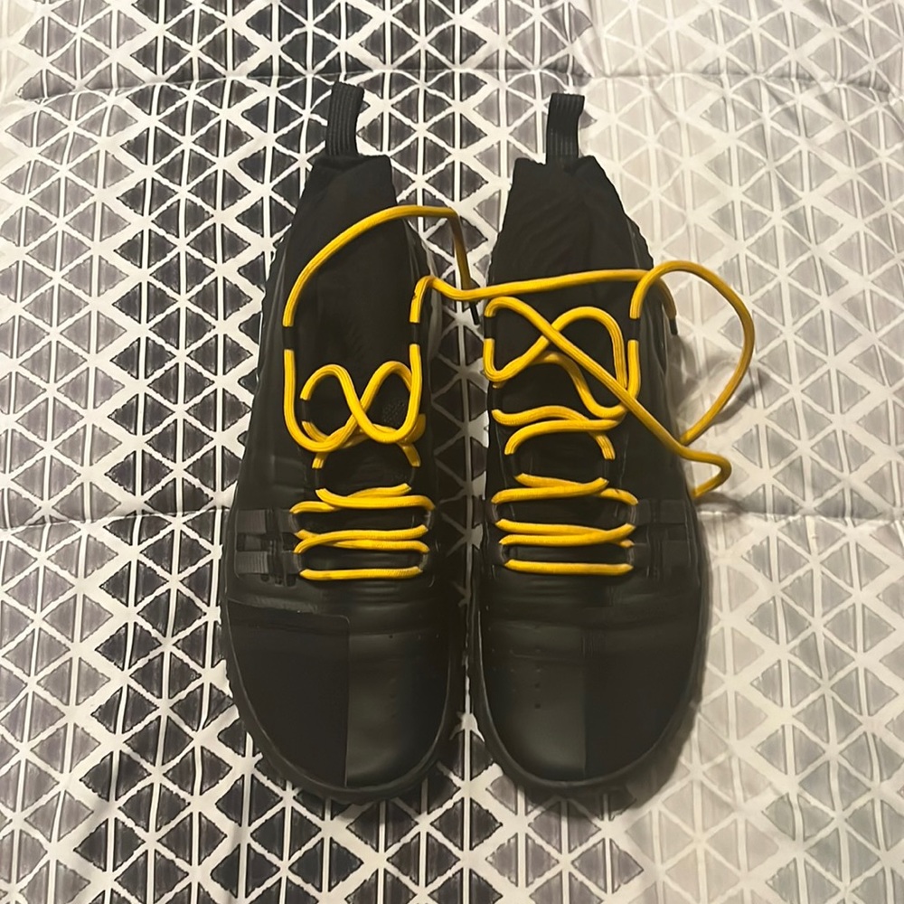 Men’s size 11 Under Armour Project Rock 1 shoes.